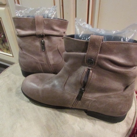 Birkenstock Women's Ankle Boots in Taupe - Picture 13 of 15